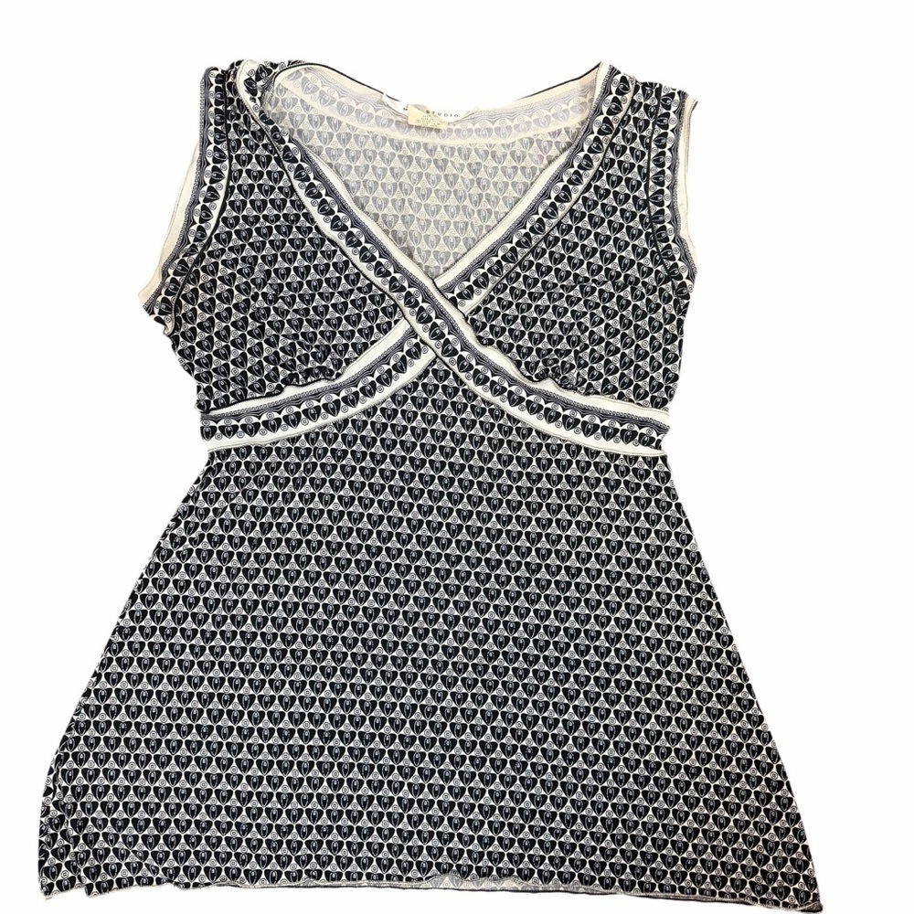Max Studio Y2K Stylish Black and White Blouse
